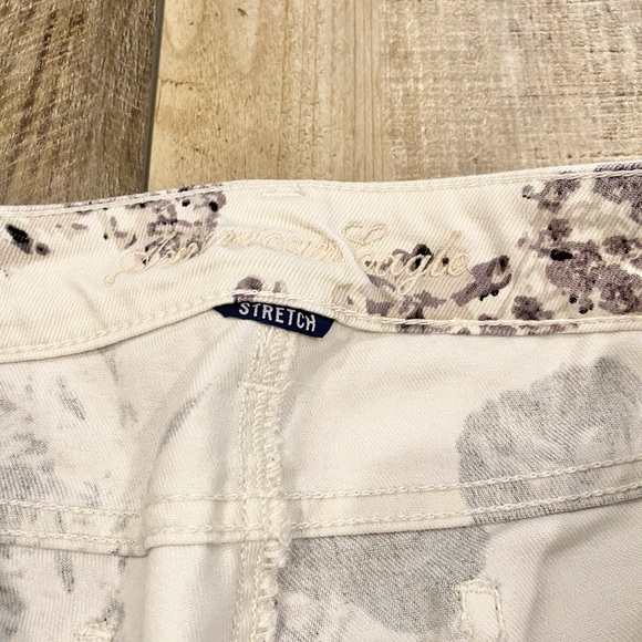 American Eagle Black White and Gray Floral Skinny Jeans - Picture 4 of 10
